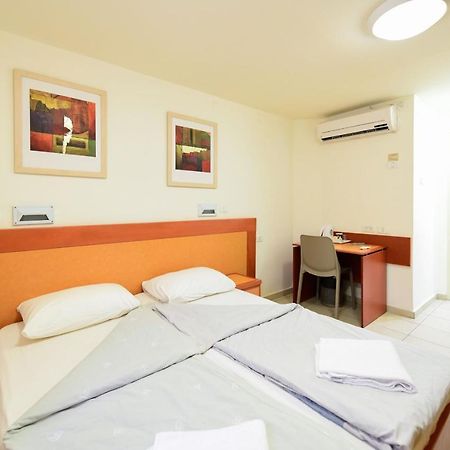 Hi - Arad Hostel Exterior photo